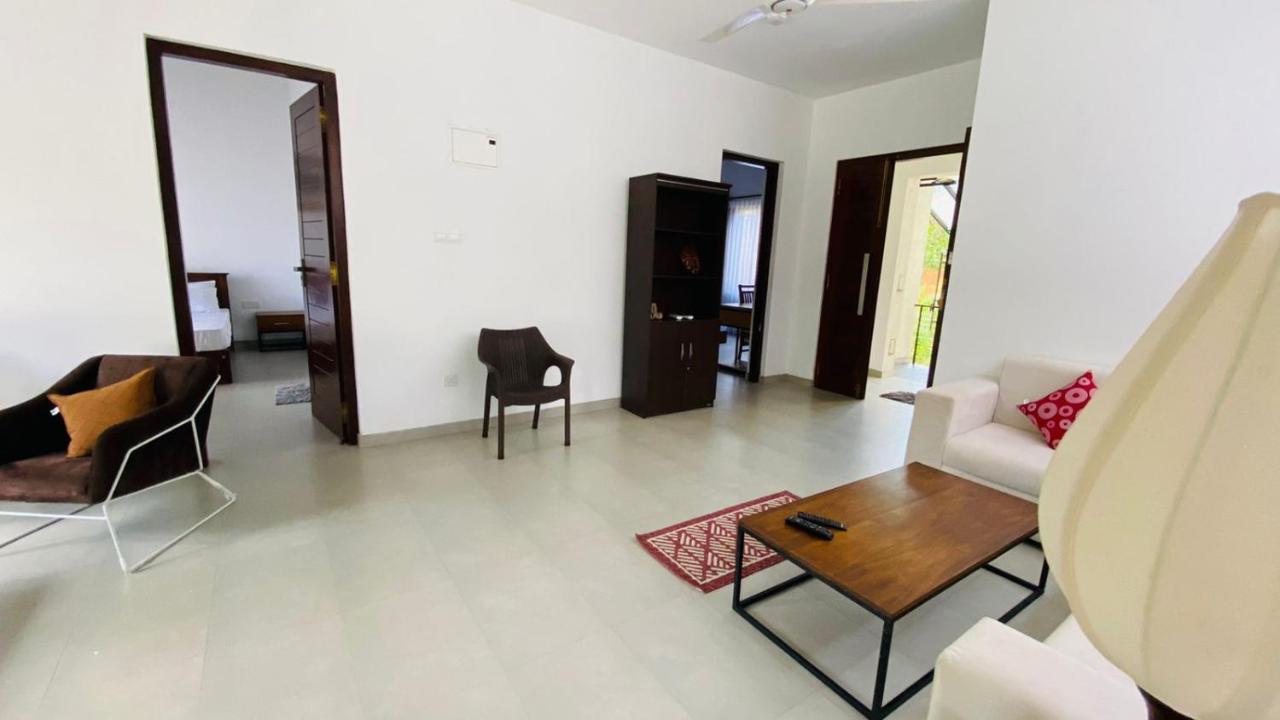 Travel Inn Deluxe Anniewatta Канди Экстерьер фото
