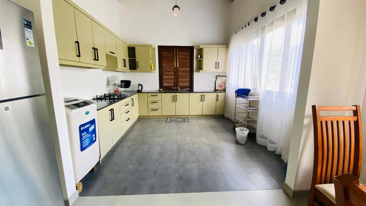 Travel Inn Deluxe Anniewatta Канди Экстерьер фото